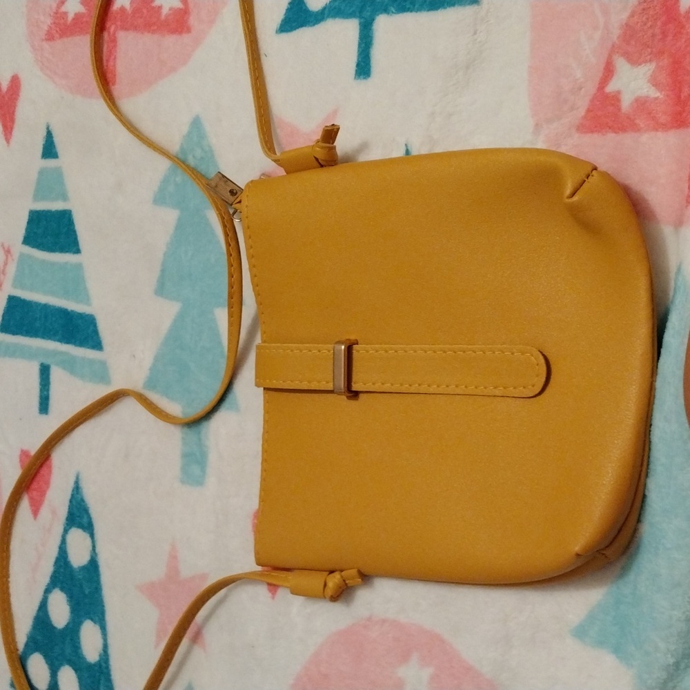 Small shoulder bag